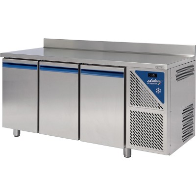 DALMEC - Table réfrigérée avec dosseret - Positive 0/+10°C - 606 L - 3 portes pleines - P. 800 - 600 x 400