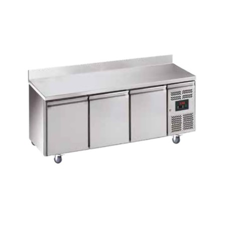 L2G - Desserte réfrigérée 3 portes inox adossée négative sur roulettes
