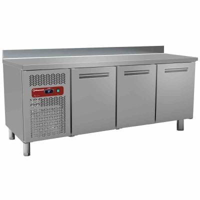 DIAMOND - Table frigorifique ventilée 3 portes gamme 600 avec dosseret