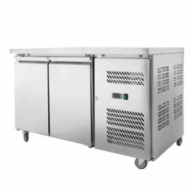 Table réfrigérée à pizza professionnelle en inox avec deux portes et roues, ventilation et contrôle intégré. Comment choisir sa table à pizza réfrigérée professionnelle ?
